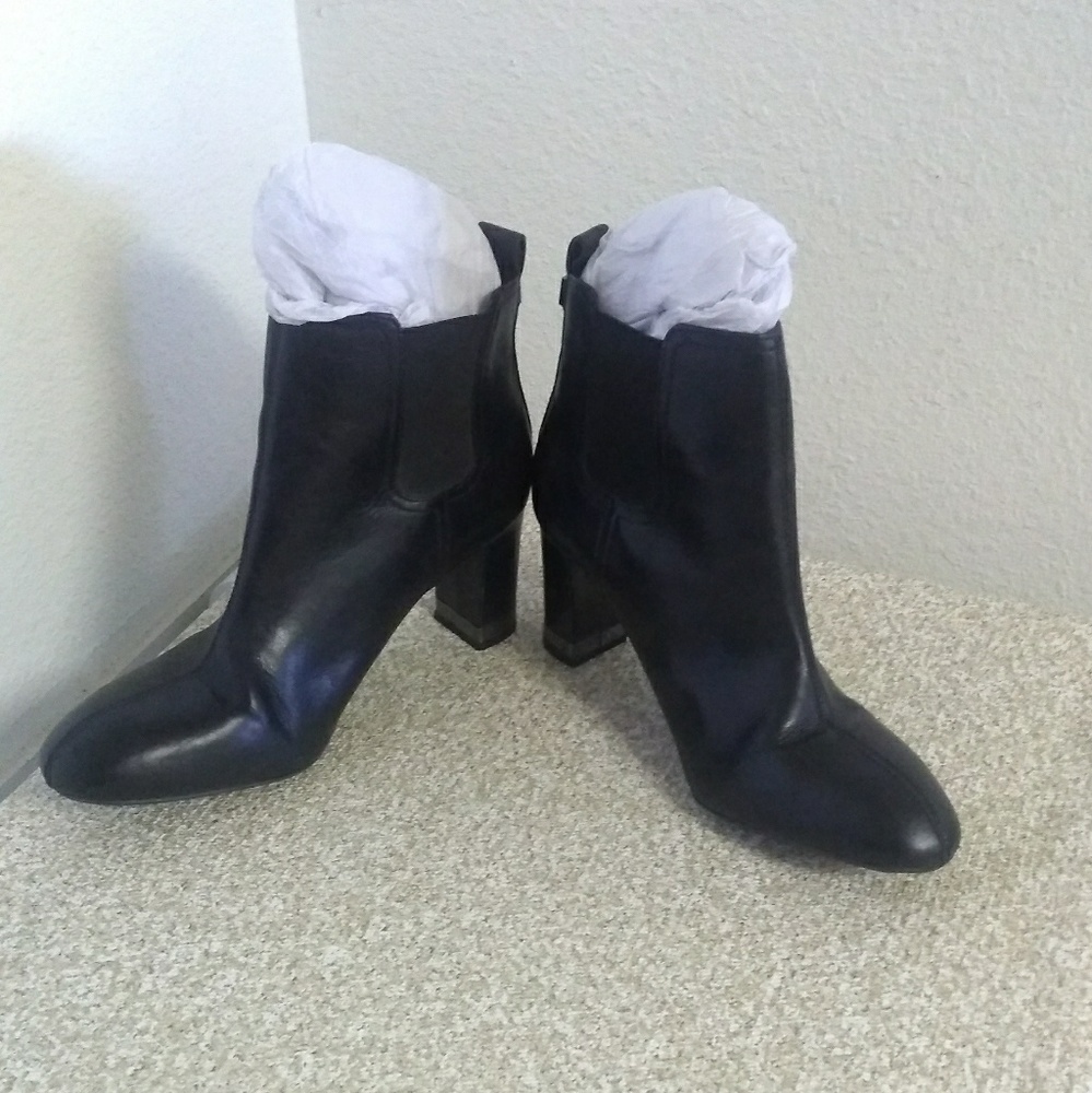 Tory Burch Black Leather Heeled Ankle Boots - Picture 6 of 8